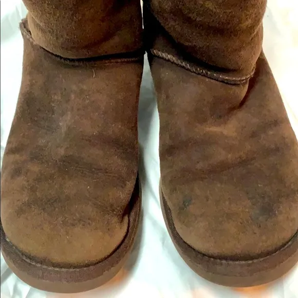 Ugg Classic Brown Suede Leather Boots - size 9