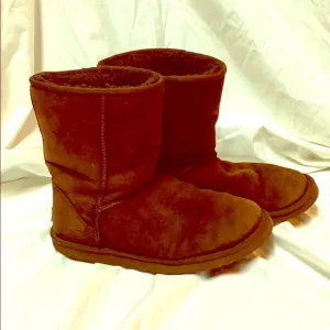 Ugg Classic Brown Suede Leather Boots - size 9