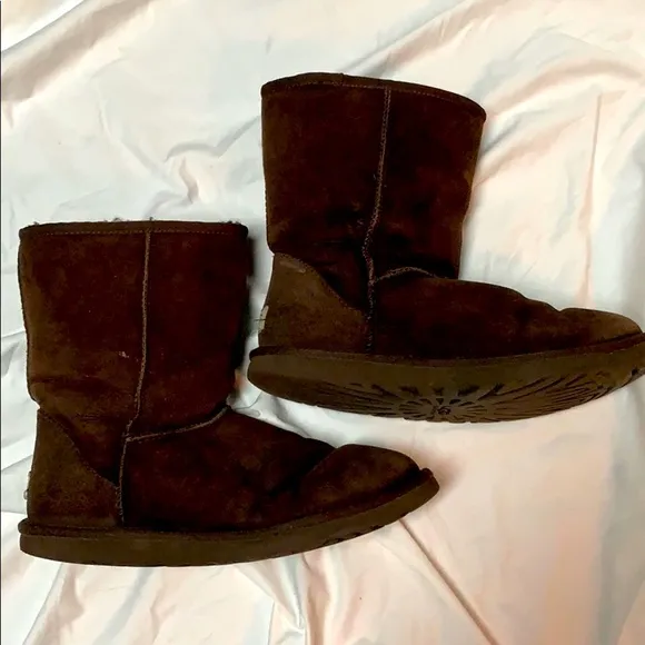 Ugg Classic Brown Suede Leather Boots - size 9