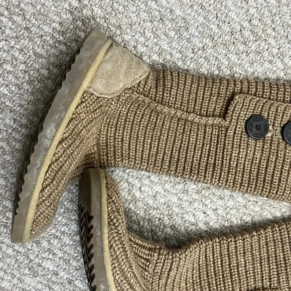 Ugg classic cardy brown boots size 5