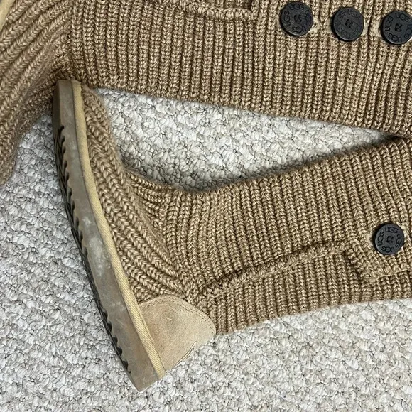 Ugg classic cardy brown boots size 5