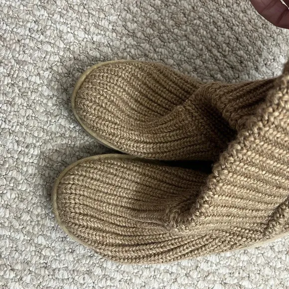 Ugg classic cardy brown boots size 5