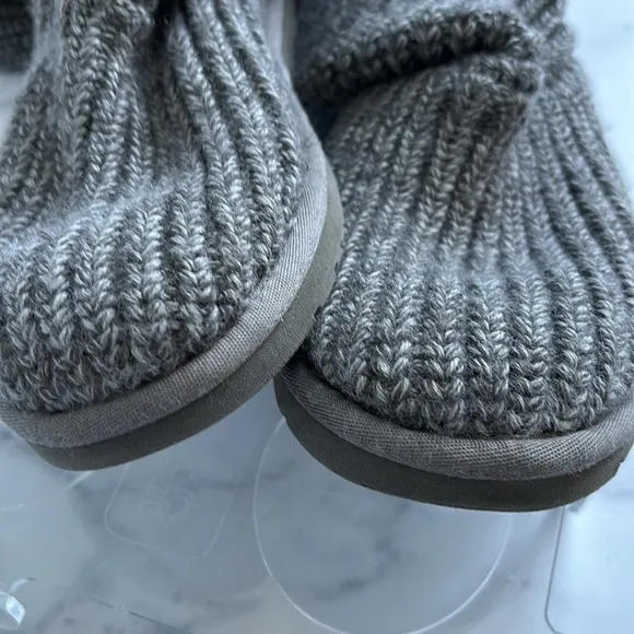 UGG Classic Cardy Gray Chunky Cable Sweater Boot Size 5