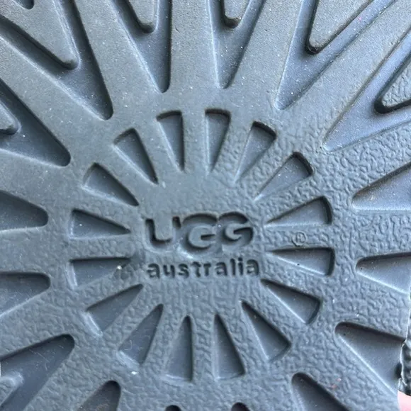 UGG Classic Cardy Gray Chunky Cable Sweater Boot Size 5