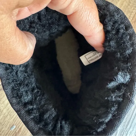 Ugg Classic mini s/n 5854 black suede mini boots size 8