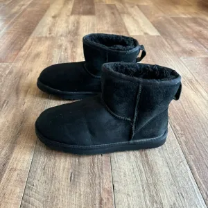 Ugg Classic mini s/n 5854 black suede mini boots size 8
