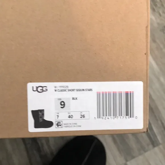🖤UGG CLASSIC SEQUIN STAR BOOTS SZ 9 BRAND NEW NEVER WORN EXCELLENT CONDITION!