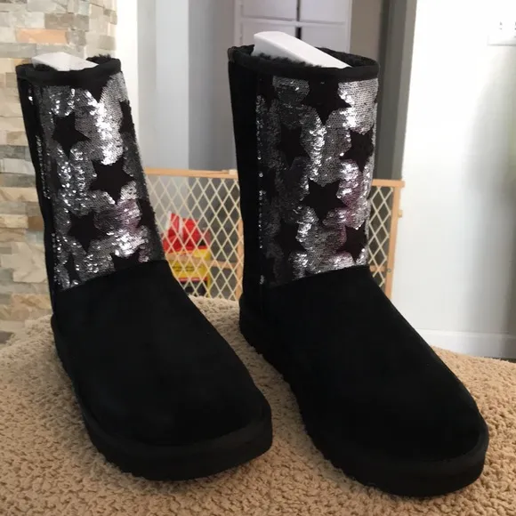🖤UGG CLASSIC SEQUIN STAR BOOTS SZ 9 BRAND NEW NEVER WORN EXCELLENT CONDITION!