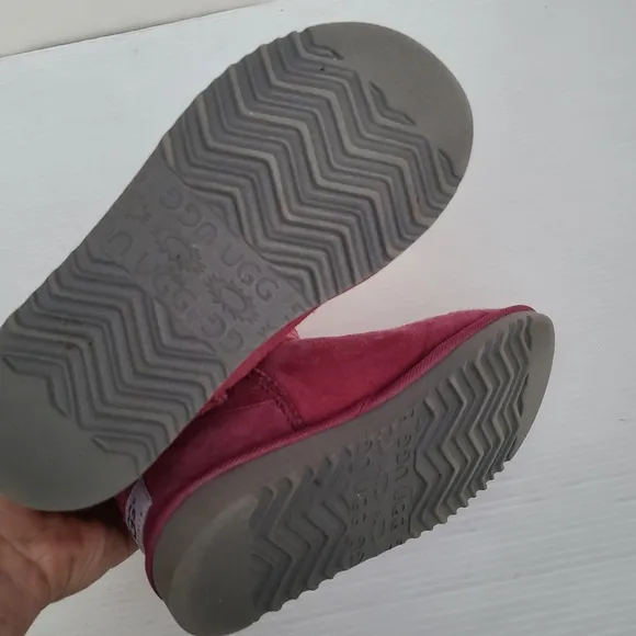 UGG Classic Short 5825 magenta fur lined boots