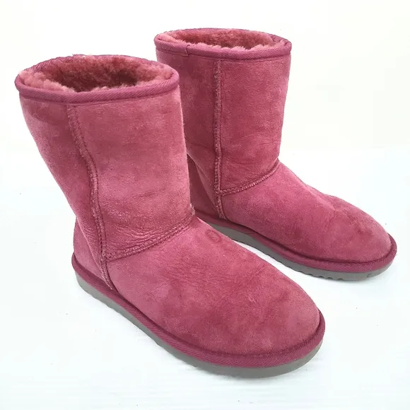 UGG Classic Short 5825 magenta fur lined boots
