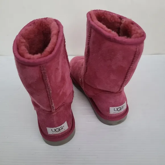 UGG Classic Short 5825 magenta fur lined boots