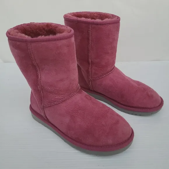UGG Classic Short 5825 magenta fur lined boots