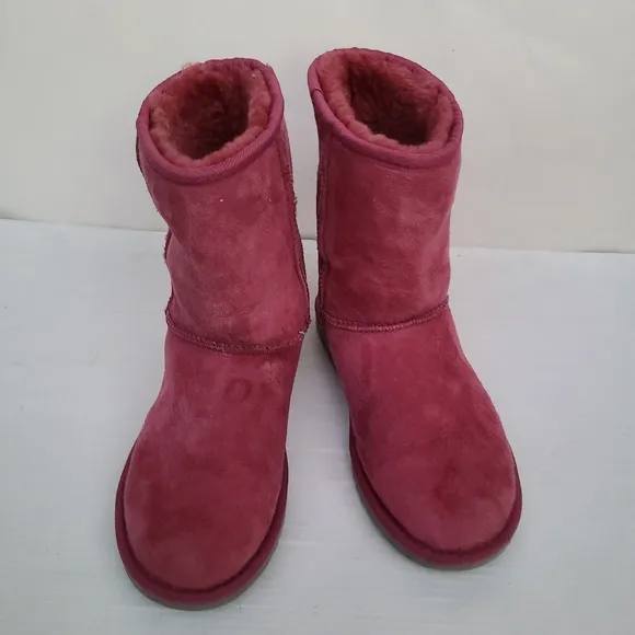 UGG Classic Short 5825 magenta fur lined boots