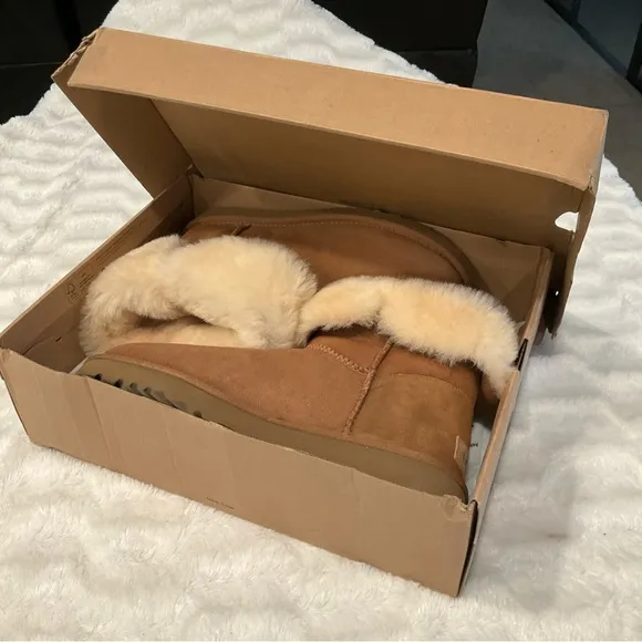 UGG Classic Short Bailey Button Chestnut Suede Sheepskin Boots US 10 Womens