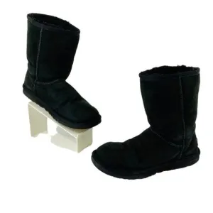 UGG Classic Short Boots Black Suede Womens Size 6 Cozy Warm Winter