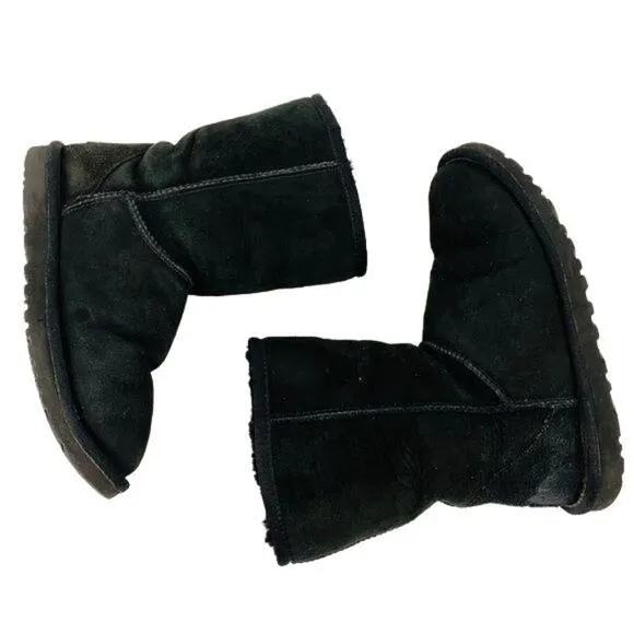 UGG Classic Short Boots Black Suede Womens Size 6 Cozy Warm Winter