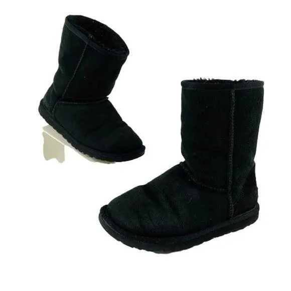 UGG Classic Short Boots Black Suede Womens Size 6 Cozy Warm Winter