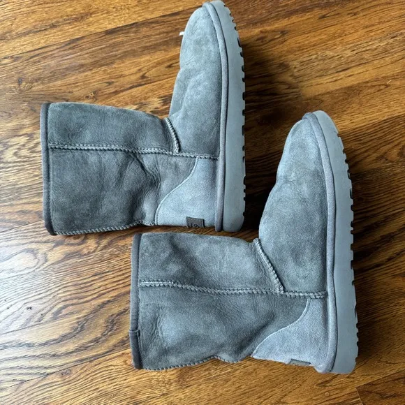 UGG Classic Short Gray Suede Women's Boots, Size 7