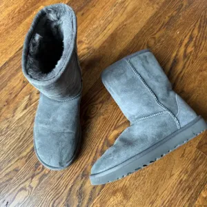 UGG Classic Short Gray Suede Women's Boots, Size 7