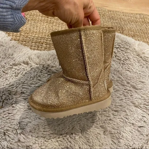 UGG CLASSIC SHORT INFANT BOOTS GOLD 6 GIRLS