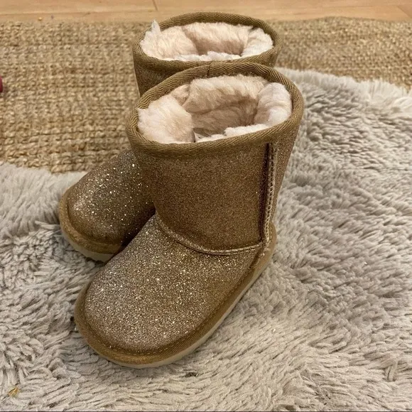 UGG CLASSIC SHORT INFANT BOOTS GOLD 6 GIRLS