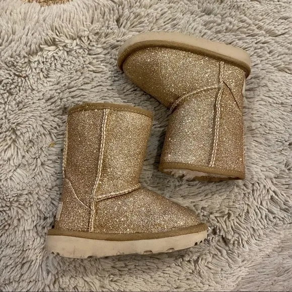UGG CLASSIC SHORT INFANT BOOTS GOLD 6 GIRLS