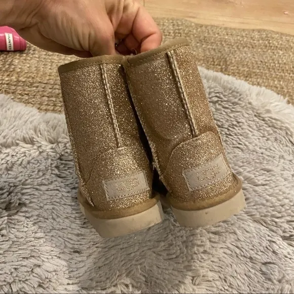UGG CLASSIC SHORT INFANT BOOTS GOLD 6 GIRLS