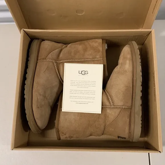 UGG CLASSIC SHORT‎ WINTER BOOTS