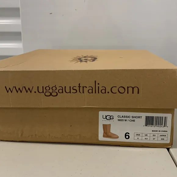 UGG CLASSIC SHORT‎ WINTER BOOTS