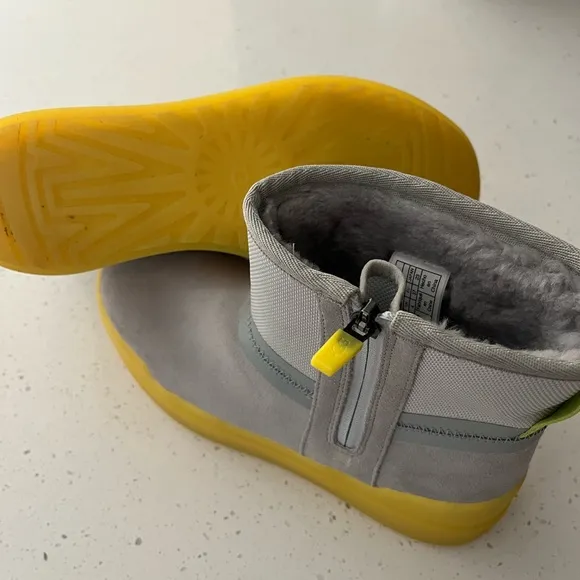 UGG Classic Tech Shearling Lined Mini Boots Size 6