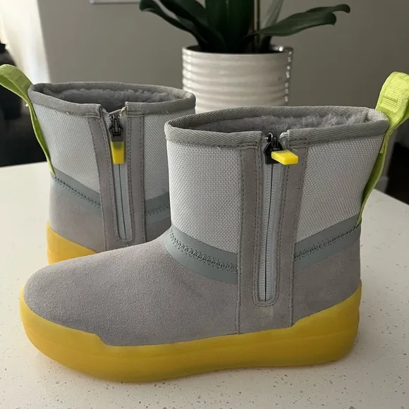 UGG Classic Tech Shearling Lined Mini Boots Size 6