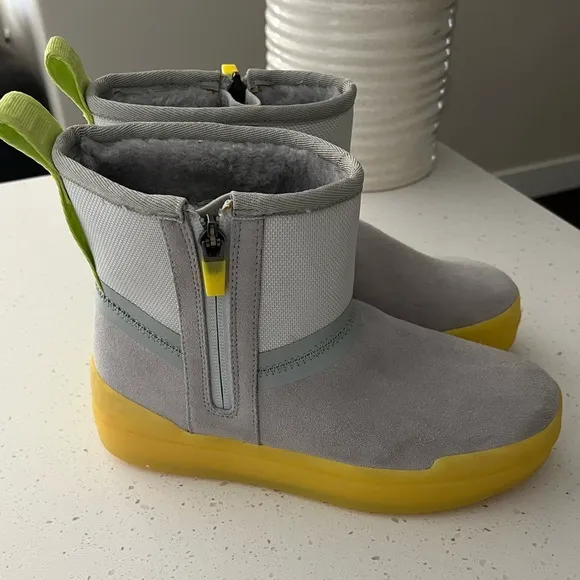 UGG Classic Tech Shearling Lined Mini Boots Size 6