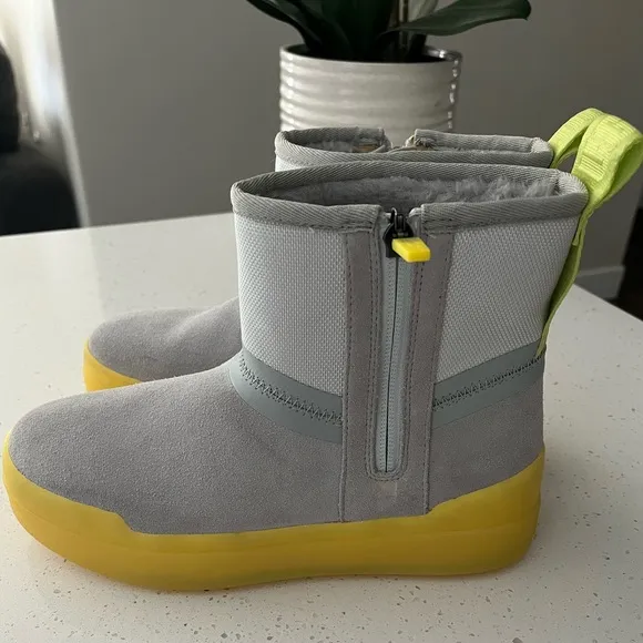 UGG Classic Tech Shearling Lined Mini Boots Size 6
