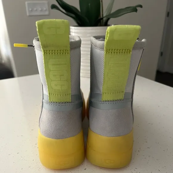 UGG Classic Tech Shearling Lined Mini Boots Size 6