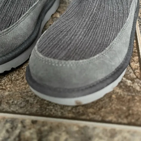 UGG Classic UGG Knit Boots- Charcoal Gray, Kid’s Size 3