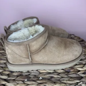 UGG Classic Ultra Mini Chestnut 1116109 Women's Boots Size 7 Great Condition