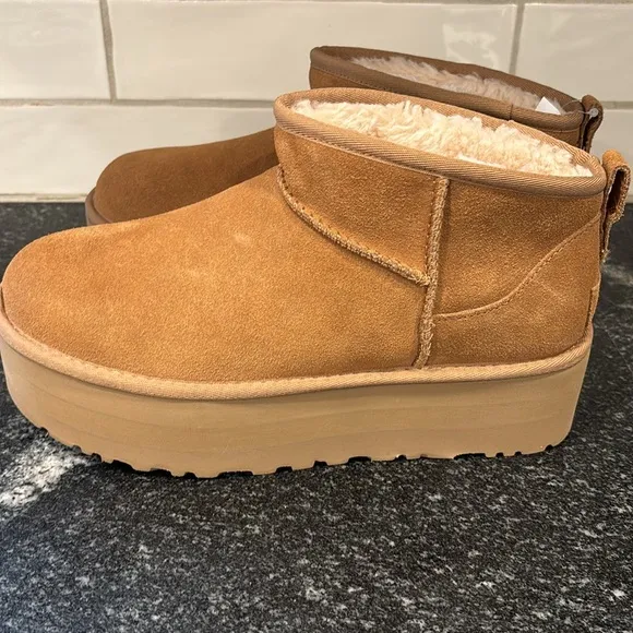 UGG Classic Ultra Mini Platform Chestnut Boots Women's Size 10 NEW
