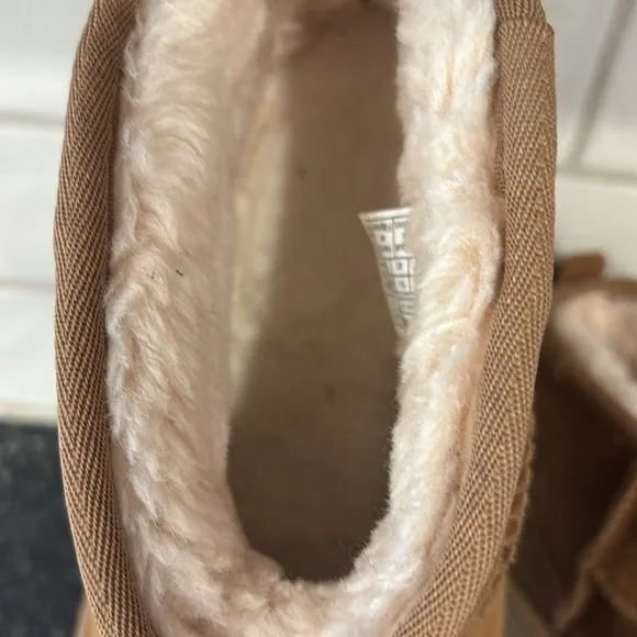 UGG Classic Ultra Mini Platform Chestnut Boots Women's Size 10 NEW