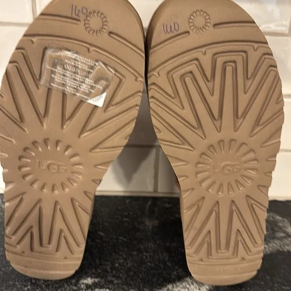 UGG Classic Ultra Mini Platform Chestnut Boots Women's Size 10 NEW