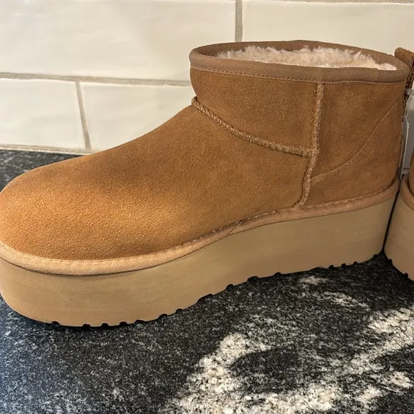 UGG Classic Ultra Mini Platform Chestnut Boots Women's Size 10 NEW
