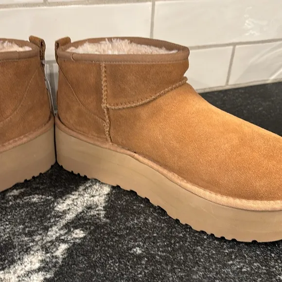 UGG Classic Ultra Mini Platform Chestnut Boots Women's Size 10 NEW
