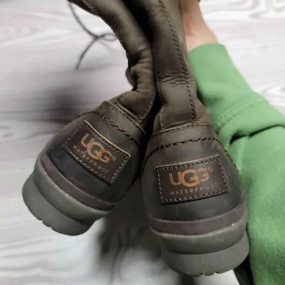UGG 'Elsa' Waterproof Boot - size 6