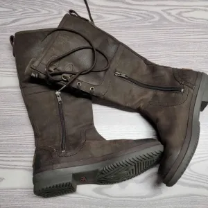 UGG 'Elsa' Waterproof Boot - size 6