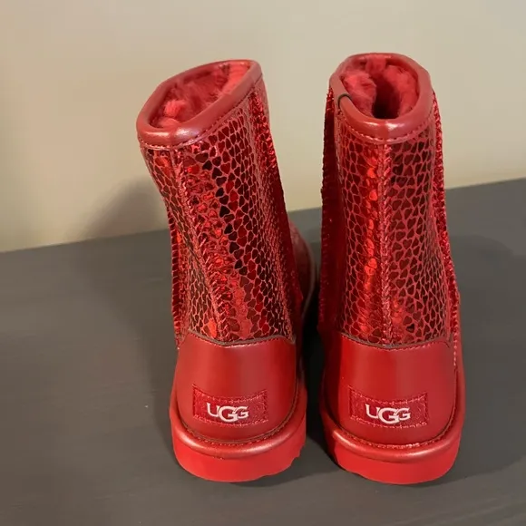 UGG Girls Classic II Gel Hearts Boots NEW