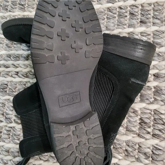 UGG Hillhurst ll Suede Ankle Boots Size 8,5
