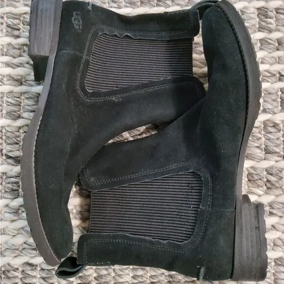 UGG Hillhurst ll Suede Ankle Boots Size 8,5