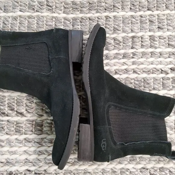 UGG Hillhurst ll Suede Ankle Boots Size 8,5