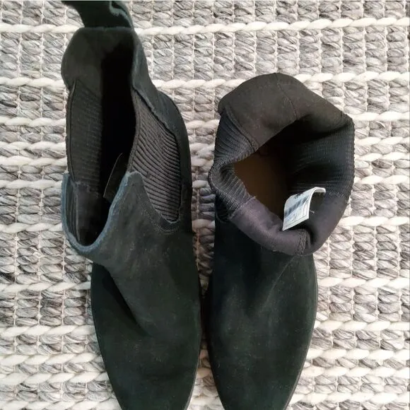 UGG Hillhurst ll Suede Ankle Boots Size 8,5