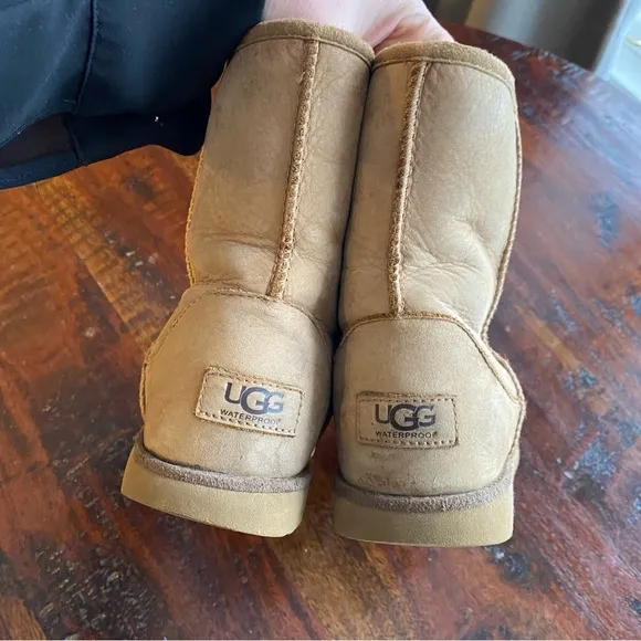 Ugg kids classic boots in chestnut brown size 4