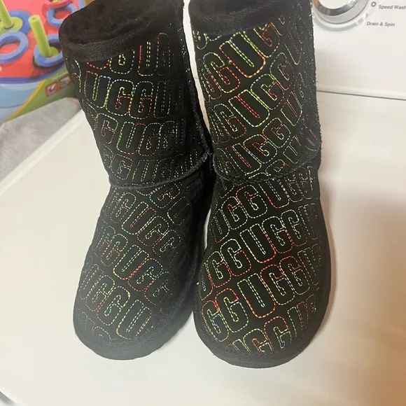 UGG Kids' Classic II Graphic Stitch Boots: Black Youth 1 New No Box